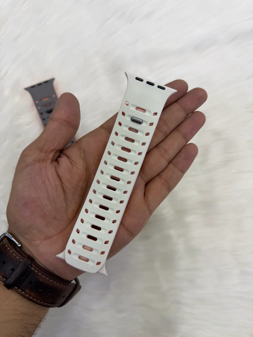 8D6B3C8A-B192-4317-8990-91070E6BD54C Santa Barbara Polo Alvis Series Magnetic Silicone Strap for Apple Watch 42mm/44mm/45mm/49mm - White - Image 1